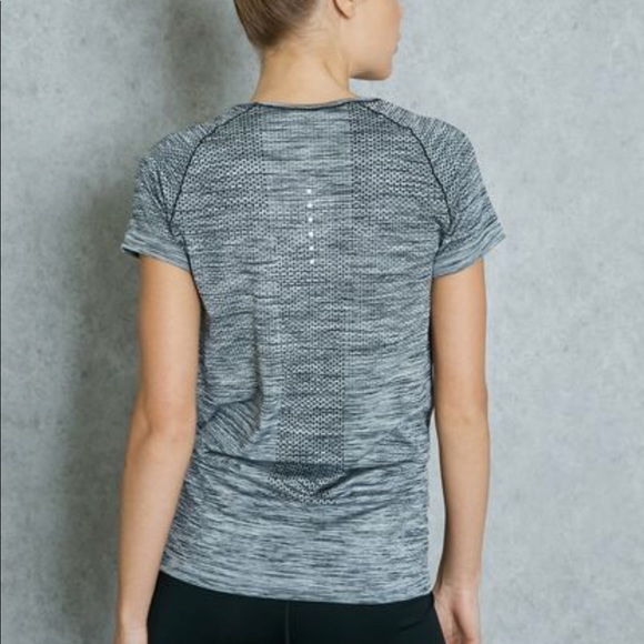 NWTNike dry fit knit T-shirt 75$ - Picture 5 of 6